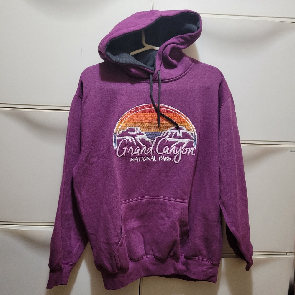 Prairie Mountain Purple Embroidered Grand Canyon Women's M Hoodie
